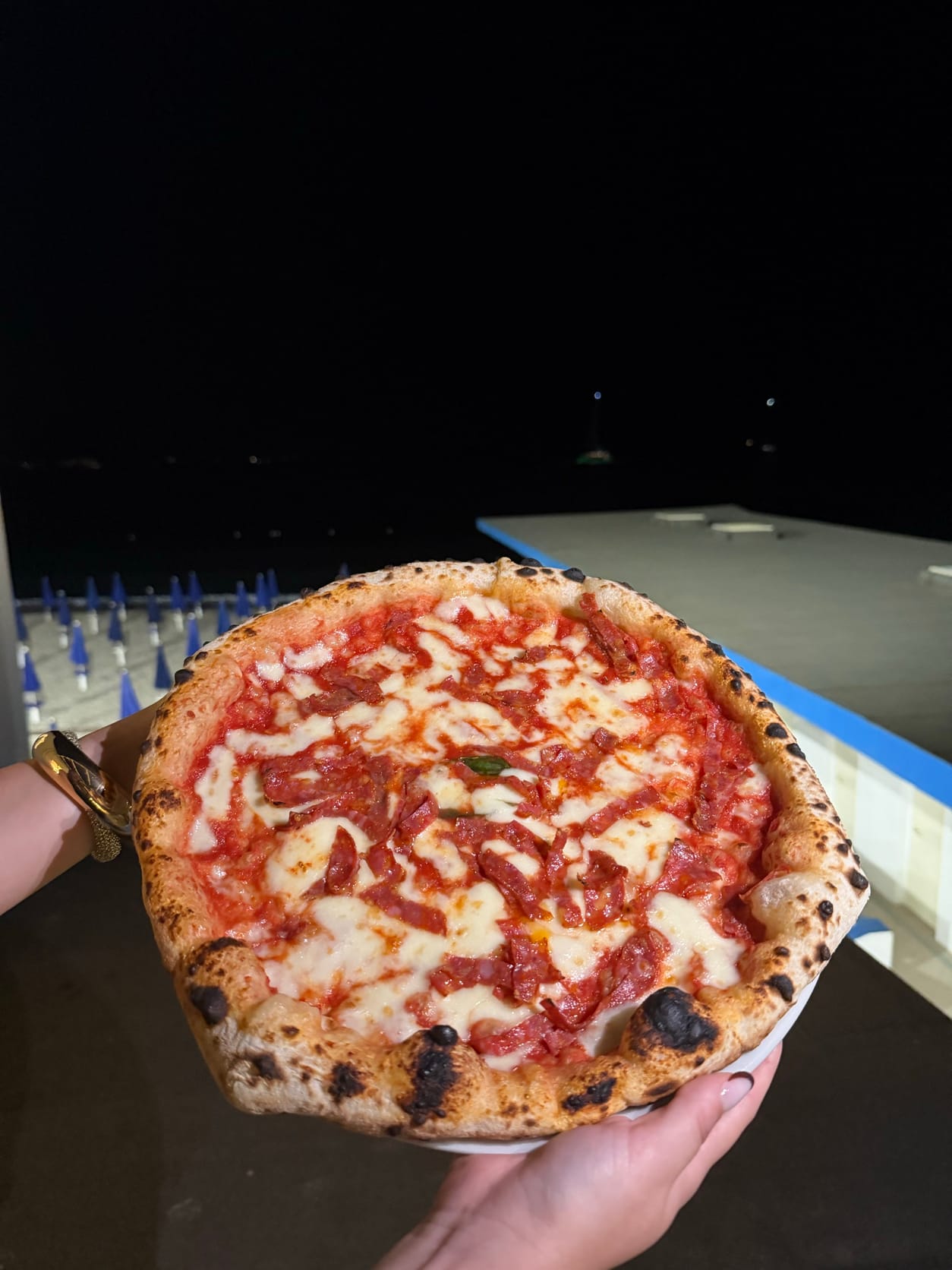 Pizza appena sfornata